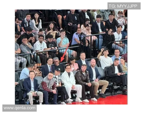 足球明星与成龙的精彩碰撞视频揭示了运动与艺术的完美融合