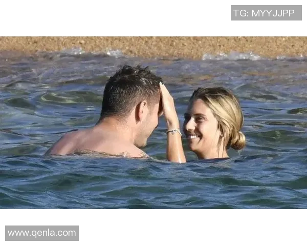 足球明星们的甜蜜瞬间亲吻时刻精彩图片合集 足球明星们的甜蜜瞬间亲吻时刻精彩图片合集