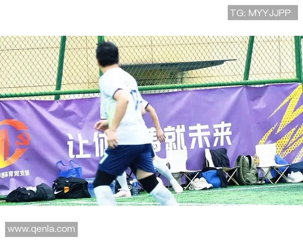 杭州足球队与南京足球队赛后复盘分析比赛节奏与战术对比