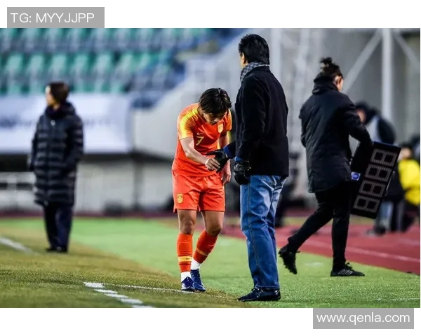 足球明星妻子因言论引发争议遭网友猛烈批评引发热议