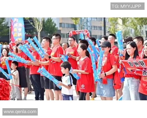 足球明星齐聚助威激情四溢为梦想拼搏加油打气展现无尽魅力与团队精神